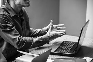 简：用他的速度和技巧助力全黑队在多个国际比赛中收获荣誉